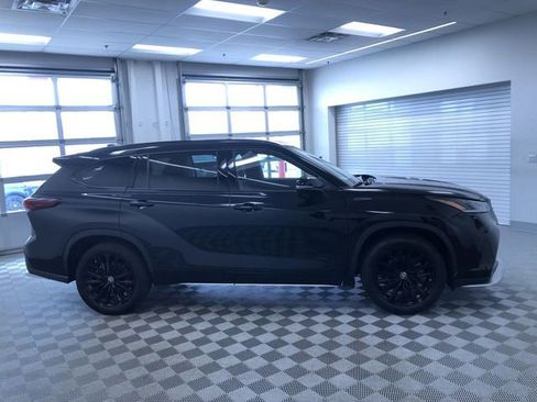 Certified 2025 Toyota Highlander XSE image 35