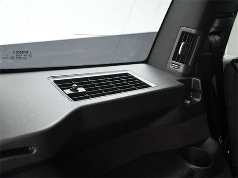 Used 2023 Volvo XC90 B6 Plus w/ Protection Package Premier image 27