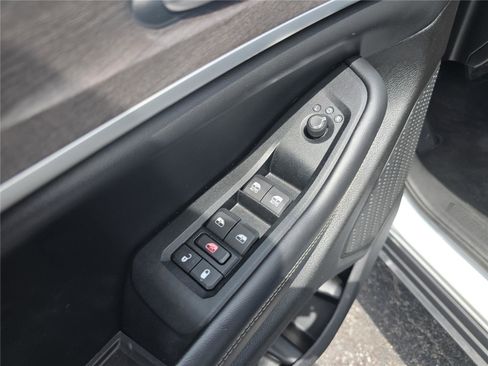 Used 2023 Jeep Grand Cherokee L Limited AWD/4WD image 19