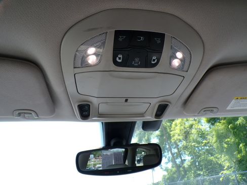 Used 2017 Chrysler Pacifica Limited FWD image 30