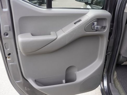 Used 2016 Nissan Frontier SV w/ SV Value Truck Package image 10