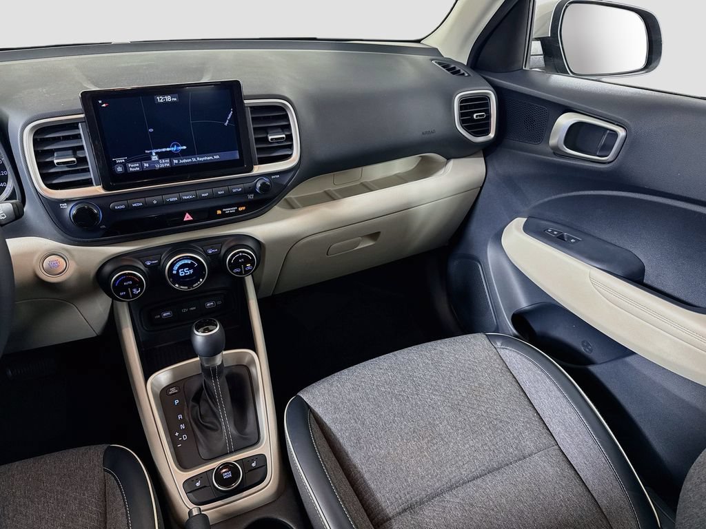 Used 2022 Hyundai Venue Limited FWD image 24