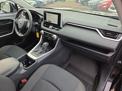 Certified 2025 Toyota RAV4 LE AWD/4WD image 17