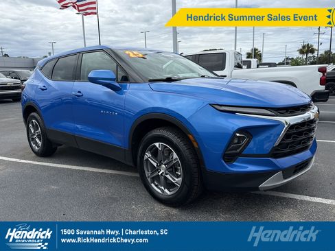 Used 2025 Chevrolet Blazer LT FWD image 1