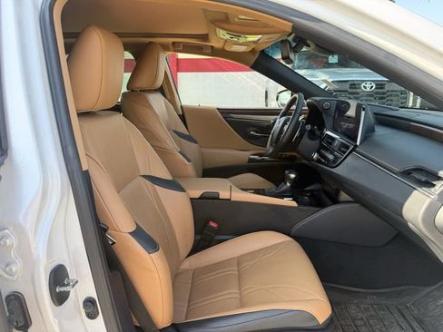 Used 2024 Lexus ES 350 Ultra Luxury w/ Accessory Package (Z2) FWD image 30