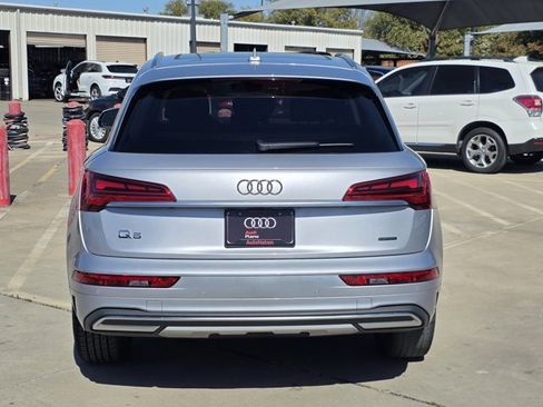 Used 2023 Audi Q5 Premium w/ Convenience Package image 6
