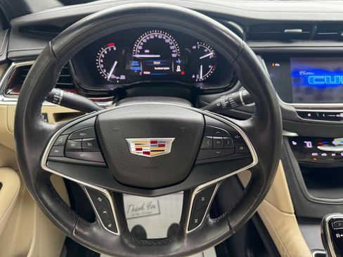 Used 2017 Cadillac XT5 Luxury w/ Driver Awareness Package AWD/4WD image 11