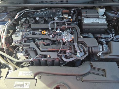 Used 2025 Toyota Corolla SE FWD image 14