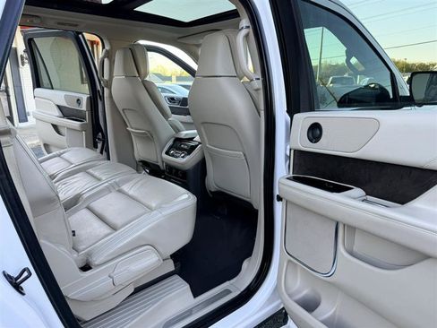Used 2019 Lincoln Navigator L Reserve w/ Cargo Package AWD/4WD image 16