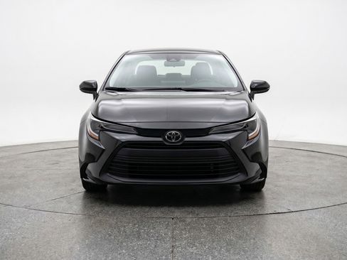 Used 2025 Toyota Corolla LE FWD image 2