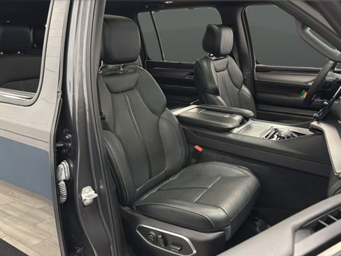 Used 2024 Jeep Wagoneer L Series II w/ Convenience Group I AWD/4WD image 24