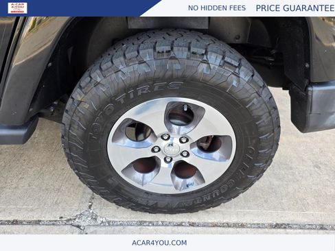 Used 2017 Jeep Wrangler Unlimited Sahara w/ Dual Top Group AWD/4WD image 29