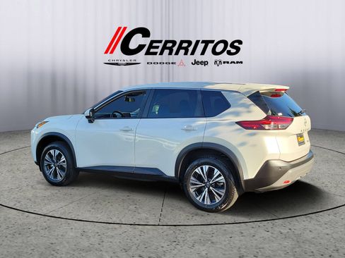 Used 2023 Nissan Rogue SV AWD/4WD image 2