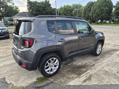 Used 2017 Jeep Renegade Latitude w/ Cold Weather Group AWD/4WD image 7