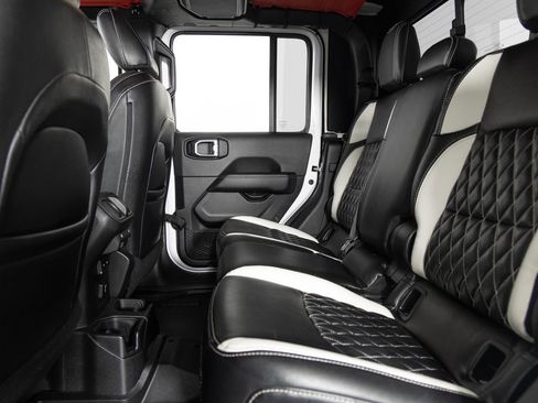 Used 2020 Jeep Gladiator Overland image 18