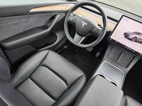 Used 2025 Tesla Model Y Long Range AWD/4WD image 35