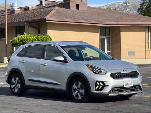 Used 2021 Kia Niro LX FWD image 3