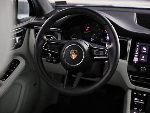 Certified 2026 Porsche Macan AWD/4WD image 30