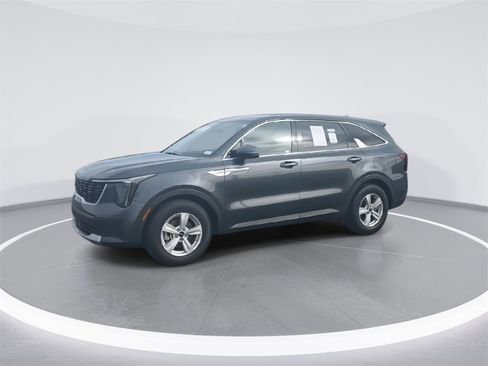 Certified 2025 Kia Sorento LX image 4
