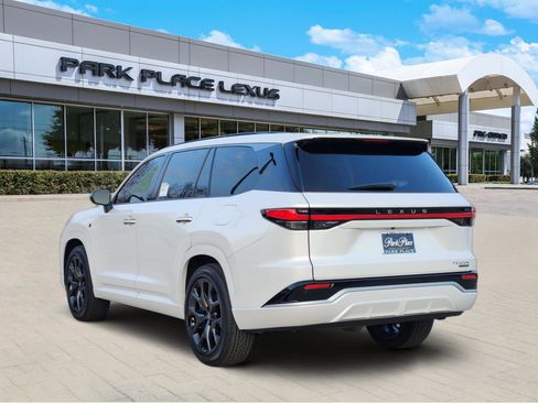 New 2026 Lexus TX 500h AWD image 4