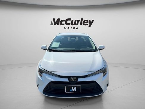 Used 2024 Toyota Corolla LE FWD image 2
