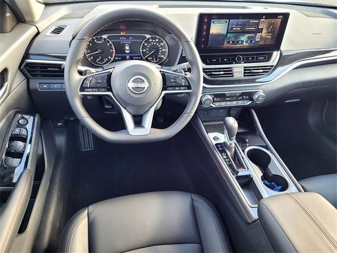 New 2025 Nissan Altima 2.5 SR image 6