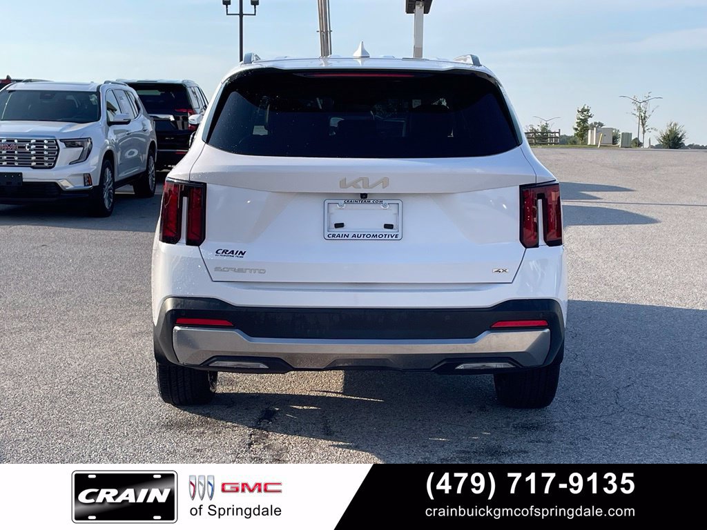 Used 2025 Kia Sorento S AWD/4WD image 6