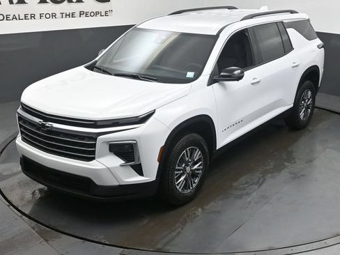 New 2026 Chevrolet Traverse LT w/ Driver Confidence Package FWD image 24
