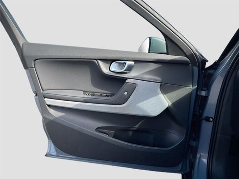 Used 2022 Polestar Polestar 2 w/ Performance Package image 16