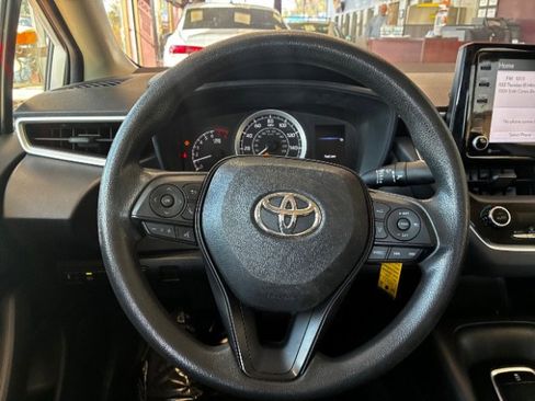 Used 2022 Toyota Corolla LE FWD image 18