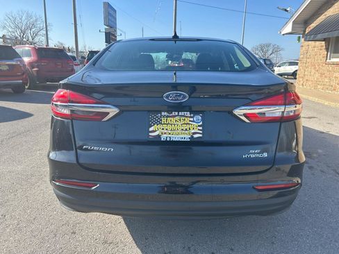 Used 2019 Ford Fusion SE FWD image 6