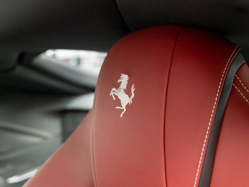 Used 2020 Ferrari 812 Superfast RWD image 19