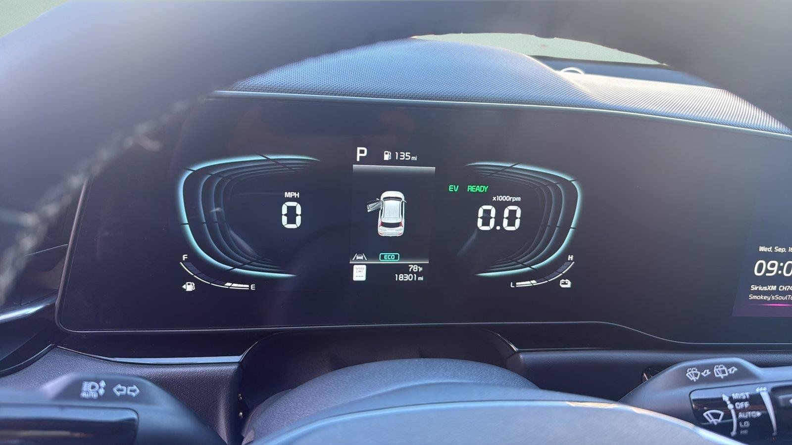 Used 2025 Kia Niro EX FWD image 13