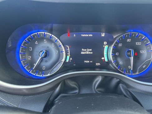 Used 2023 Chrysler Pacifica Touring-L image 63