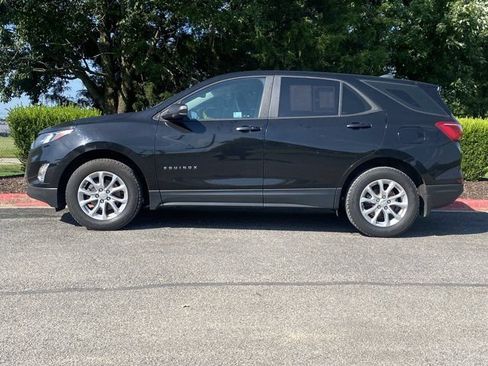 Used 2020 Chevrolet Equinox LS w/ LPO, Floor Liner Package FWD image 2