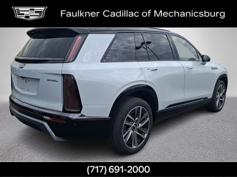 New 2026 Cadillac Vistiq Sport w/ LPO, Floor Liner Package AWD/4WD image 4