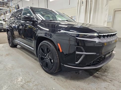 Used 2024 Jeep Wagoneer Launch Edition image 2