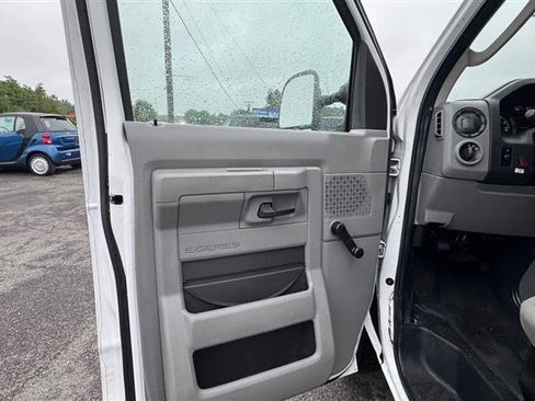 Used 2013 Ford E-150 and Econoline 150 RWD image 26