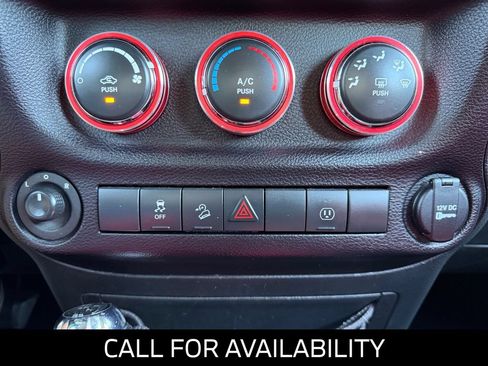 Used 2016 Jeep Wrangler Unlimited Rubicon w/ Connectivity Group AWD/4WD image 23