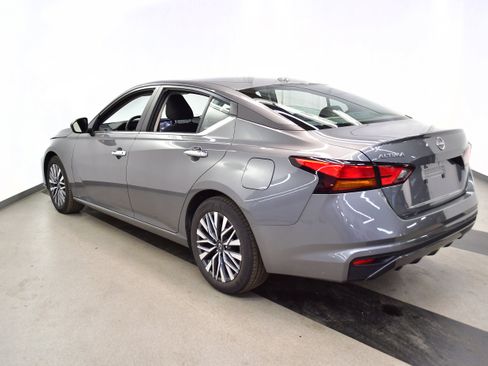 Used 2025 Nissan Altima 2.5 SV FWD image 5