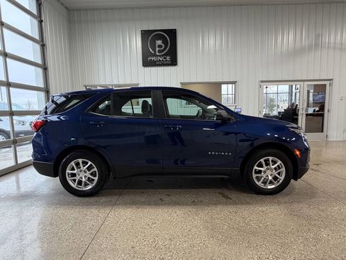 Used 2022 Chevrolet Equinox LS image 8