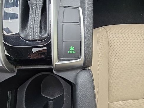 Used 2018 Honda Civic Touring image 18