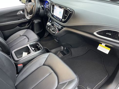 New 2026 Chrysler Pacifica Select image 27