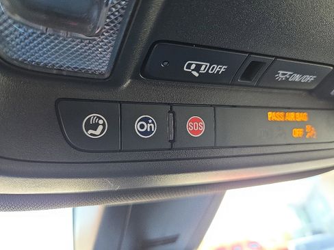 Used 2022 Chevrolet Traverse Premier image 22