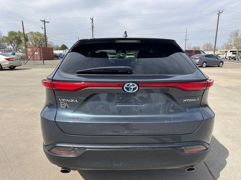 Used 2022 Toyota Venza image 4