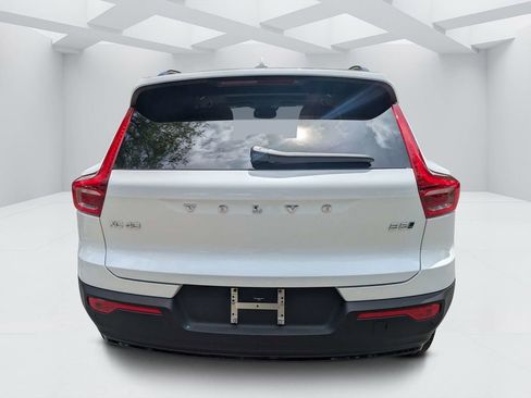 Certified 2026 Volvo XC40 B5 Plus AWD/4WD image 4