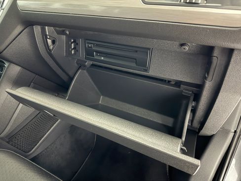 Used 2019 Volkswagen Tiguan SE w/ Panoramic Sunroof Package image 29