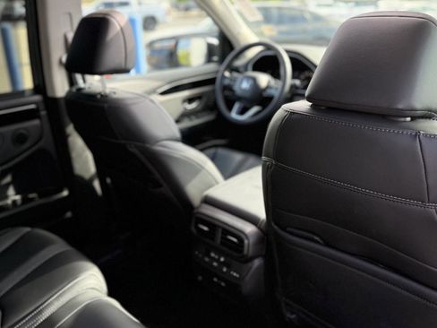 Certified 2025 Honda Pilot Touring image 36