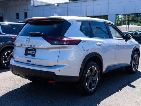 Used 2025 Nissan Rogue SV FWD image 6
