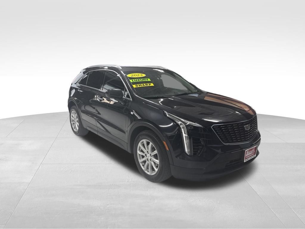 Used 2023 Cadillac XT4 Luxury w/ Cold Weather Package AWD/4WD image 8